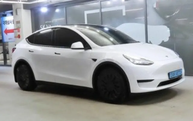 테슬라 모델 Y RWD 테슬라 2024년 03월 27,305km